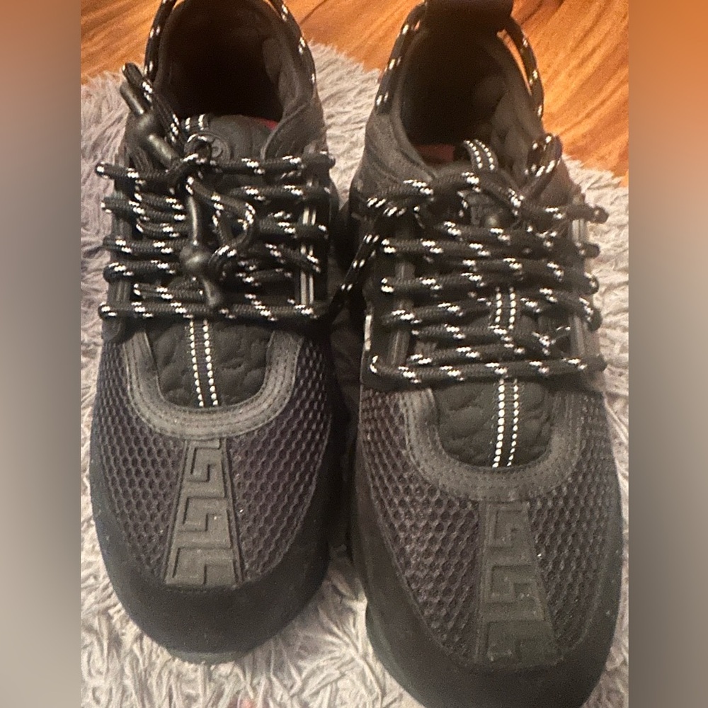 Men Versace shoes size 9 no box only worn a few times perfect condition.